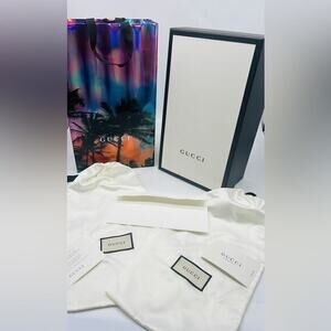 Gucci gift bag and gift box just in time for Christmas!